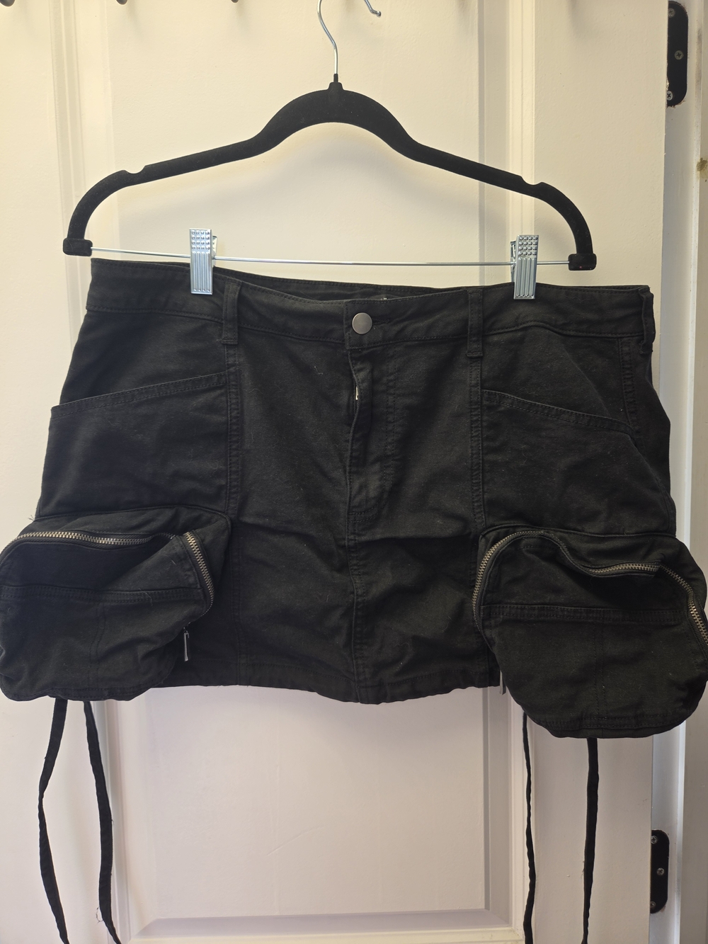 Fashion Nova Black Cargo Mini Skirt with Zip Pockets Size XL Stretch